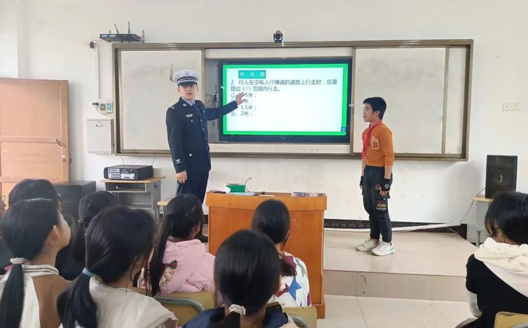 备战春运！百色交警在行动~ 交通安全,春运,交警,安全